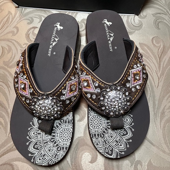 NWT in BoxMontana West Women’s 8 Brown Embellished Wedge Sandals Silver Pink - Picture 2 of 10